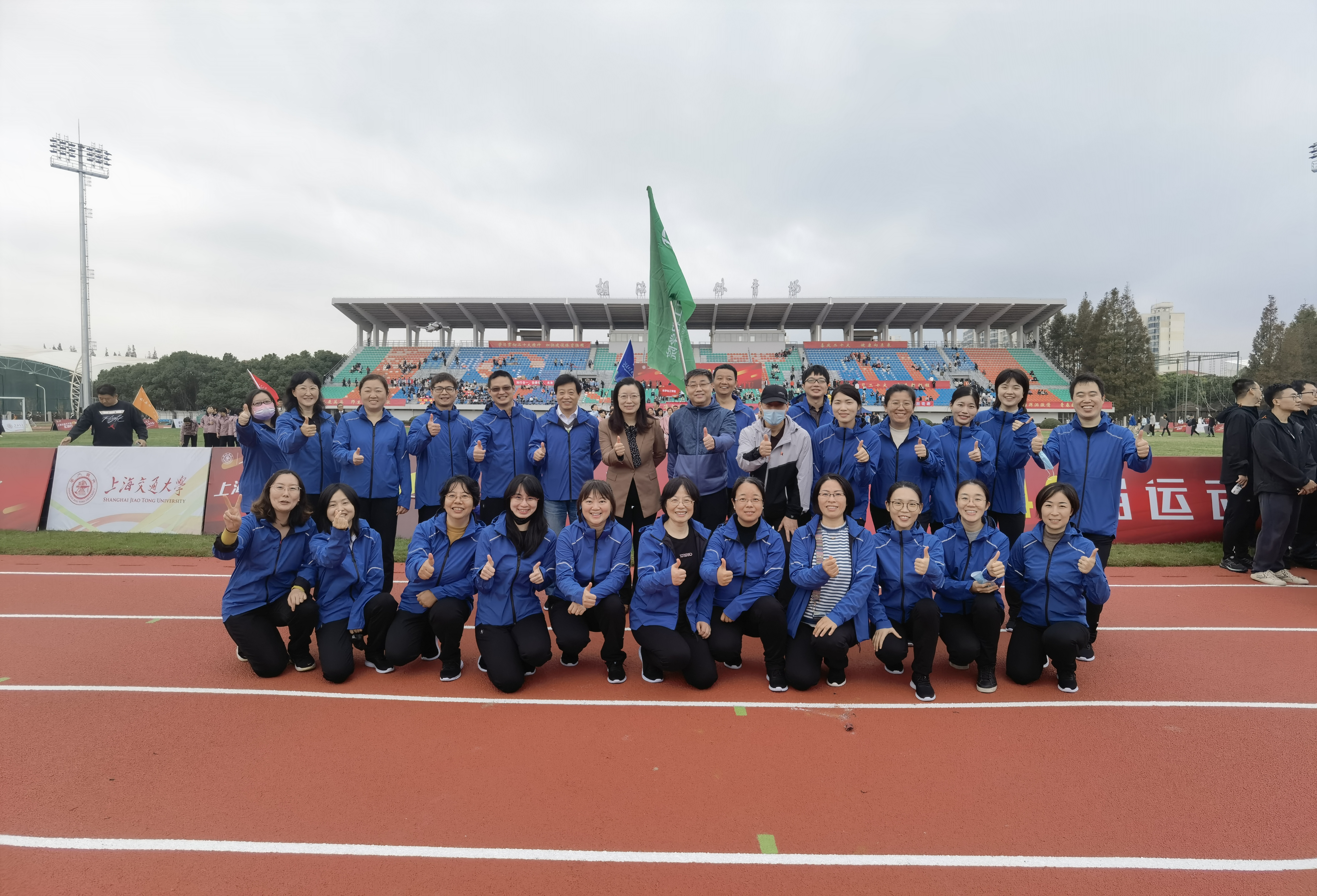 1669096714-合影.jpg