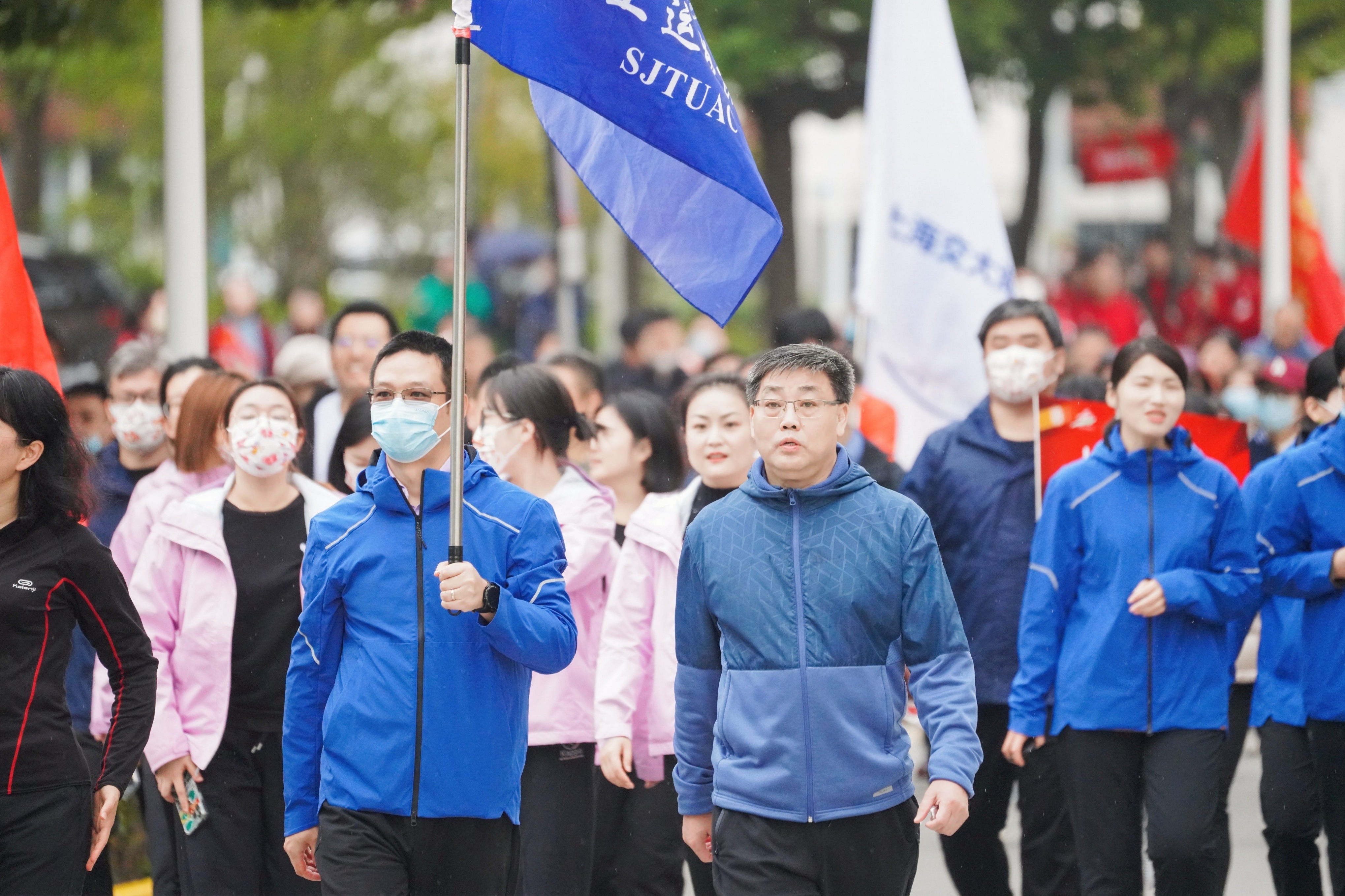 1669096765-健步走.jpg