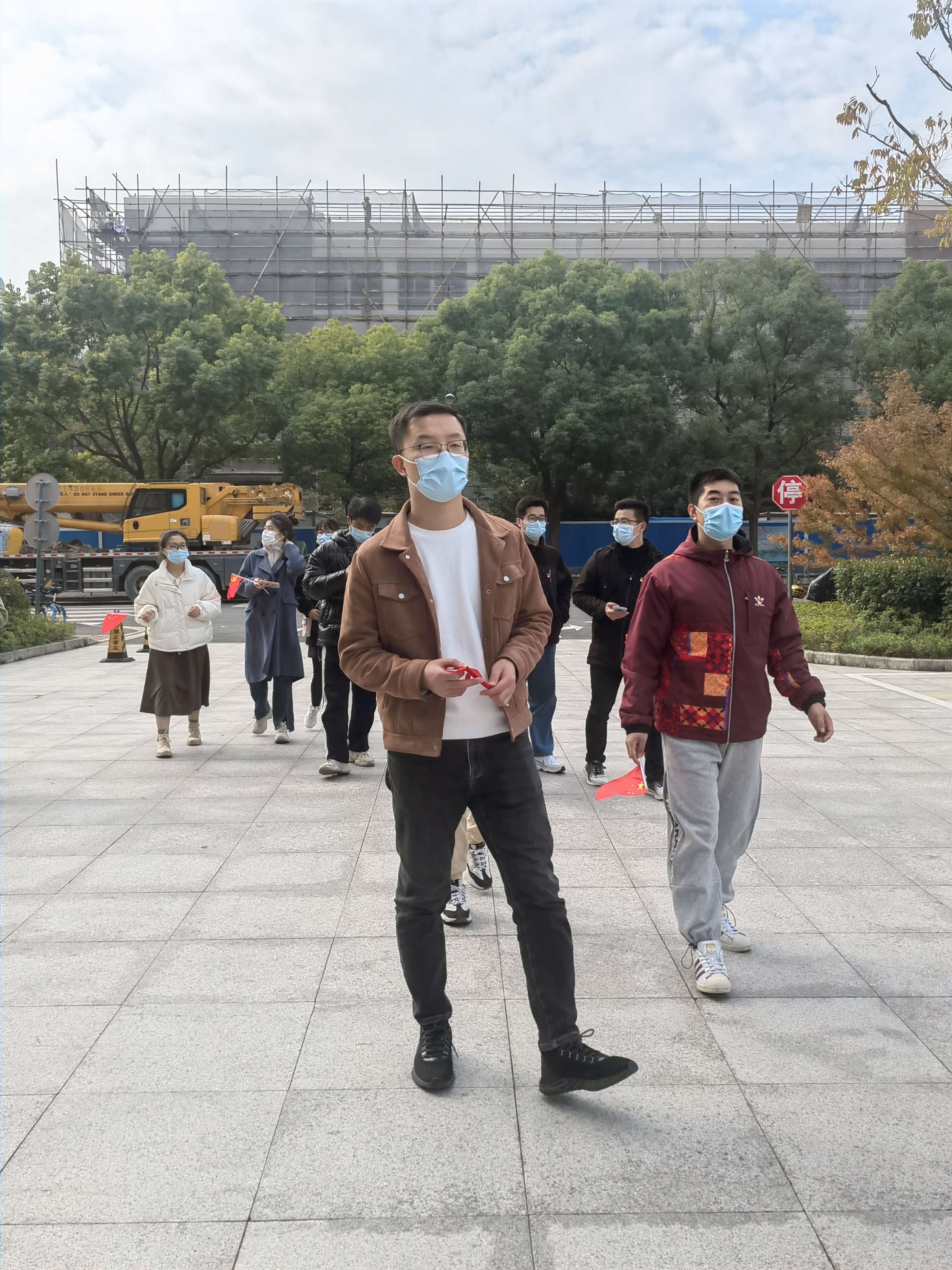 1670478155-健步走02.jpg