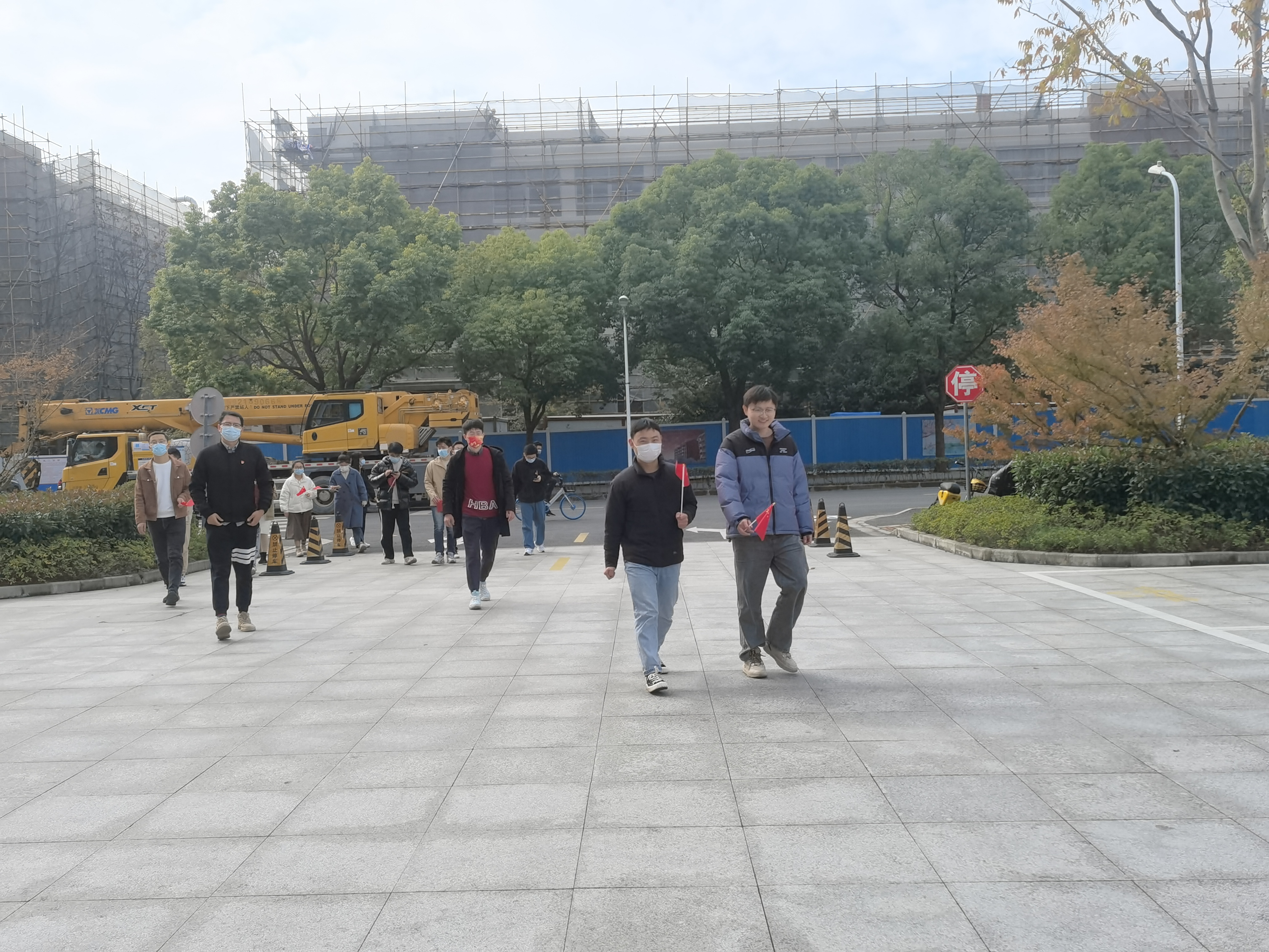 1670478164-健步走03.jpg