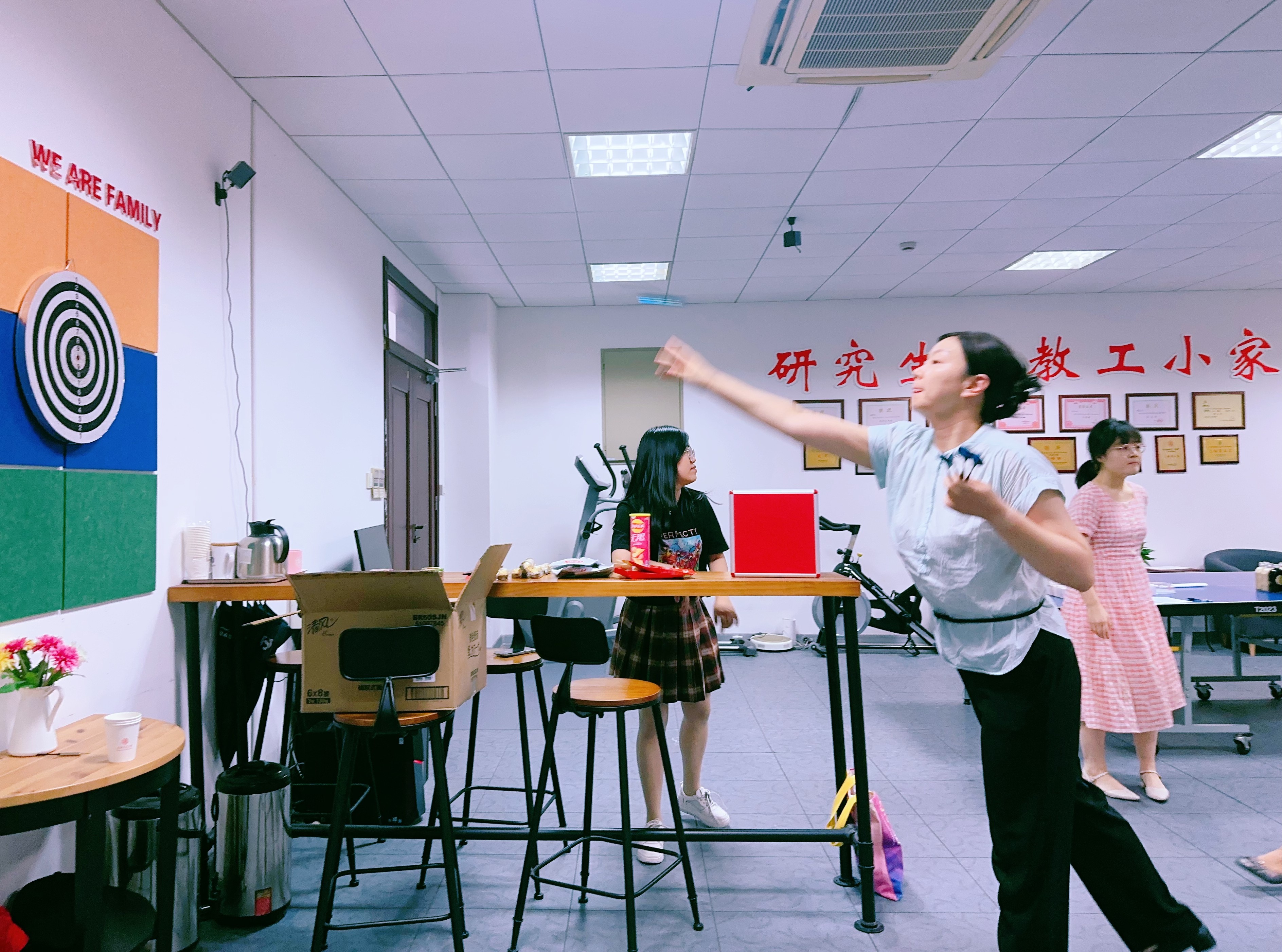 1696072106-飞镖2_副本.jpg