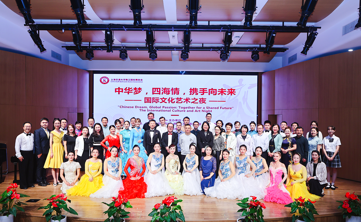 1697933427-最后集体大合影2.png