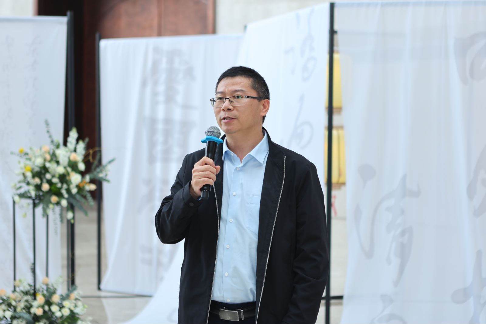 1698716742-领导讲话.jpg