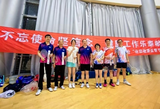1698720720-亚军队合影.jpg