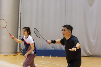 1700791056-化学化工学院举办首届教职工系列趣味运动会之羽毛球比赛交流赛（2）(1)445.png