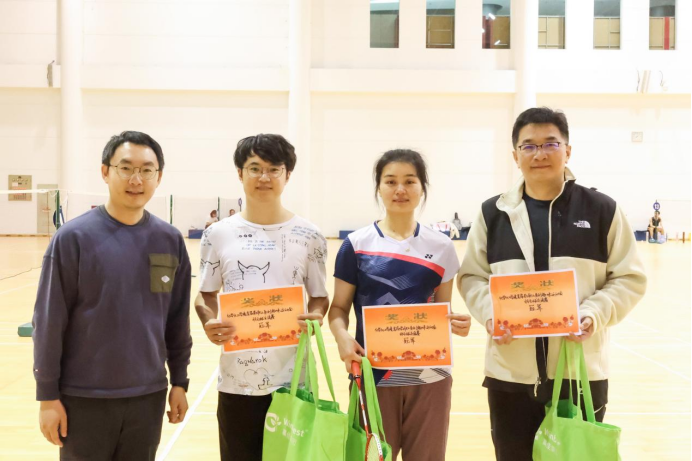 1700791067-化学化工学院举办首届教职工系列趣味运动会之羽毛球比赛交流赛（2）(1)456.png