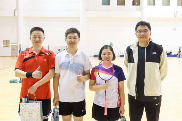 1700791067-化学化工学院举办首届教职工系列趣味运动会之羽毛球比赛交流赛（2）(1)458.png