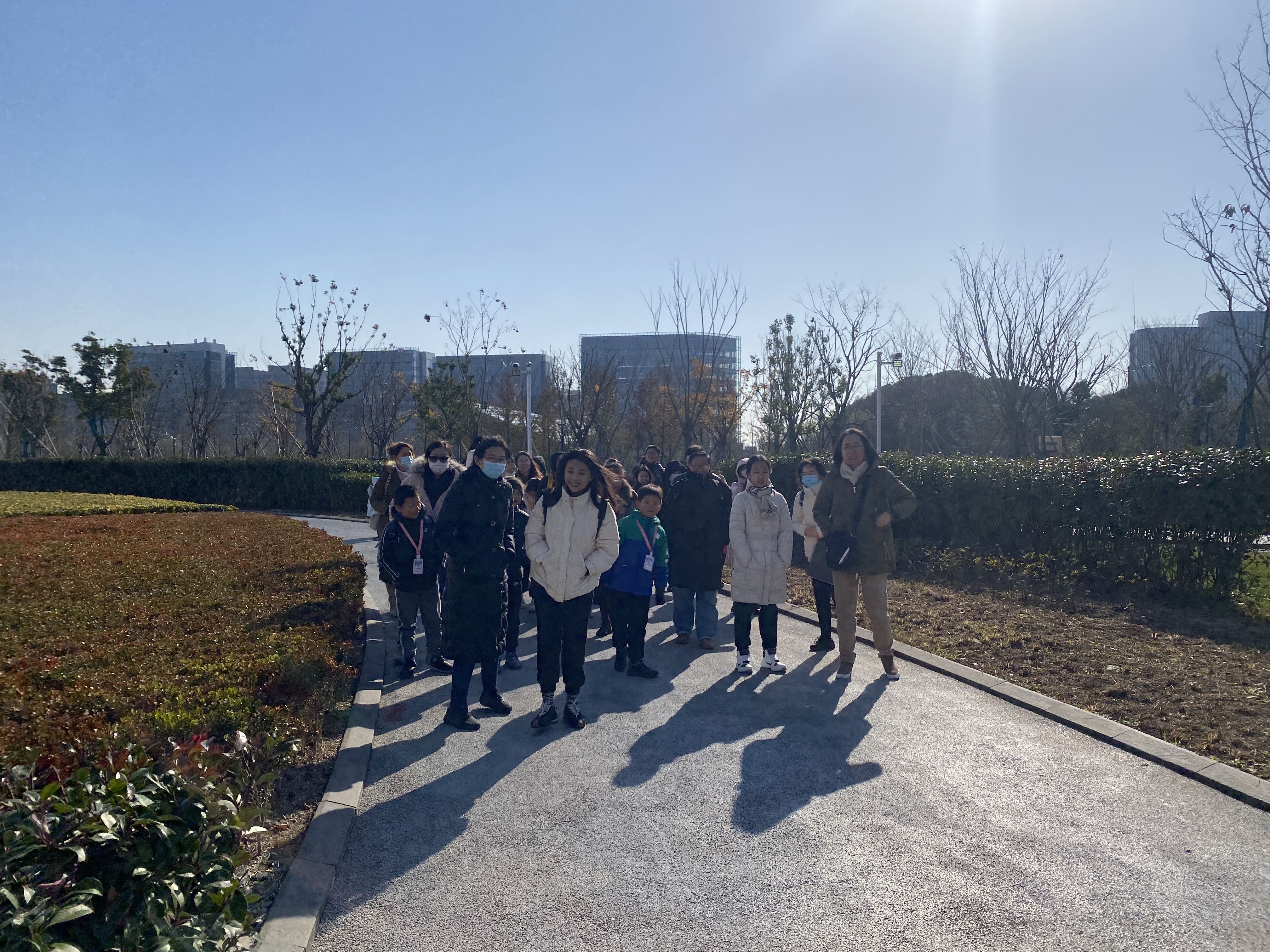 1702884279-健步走1.jpg