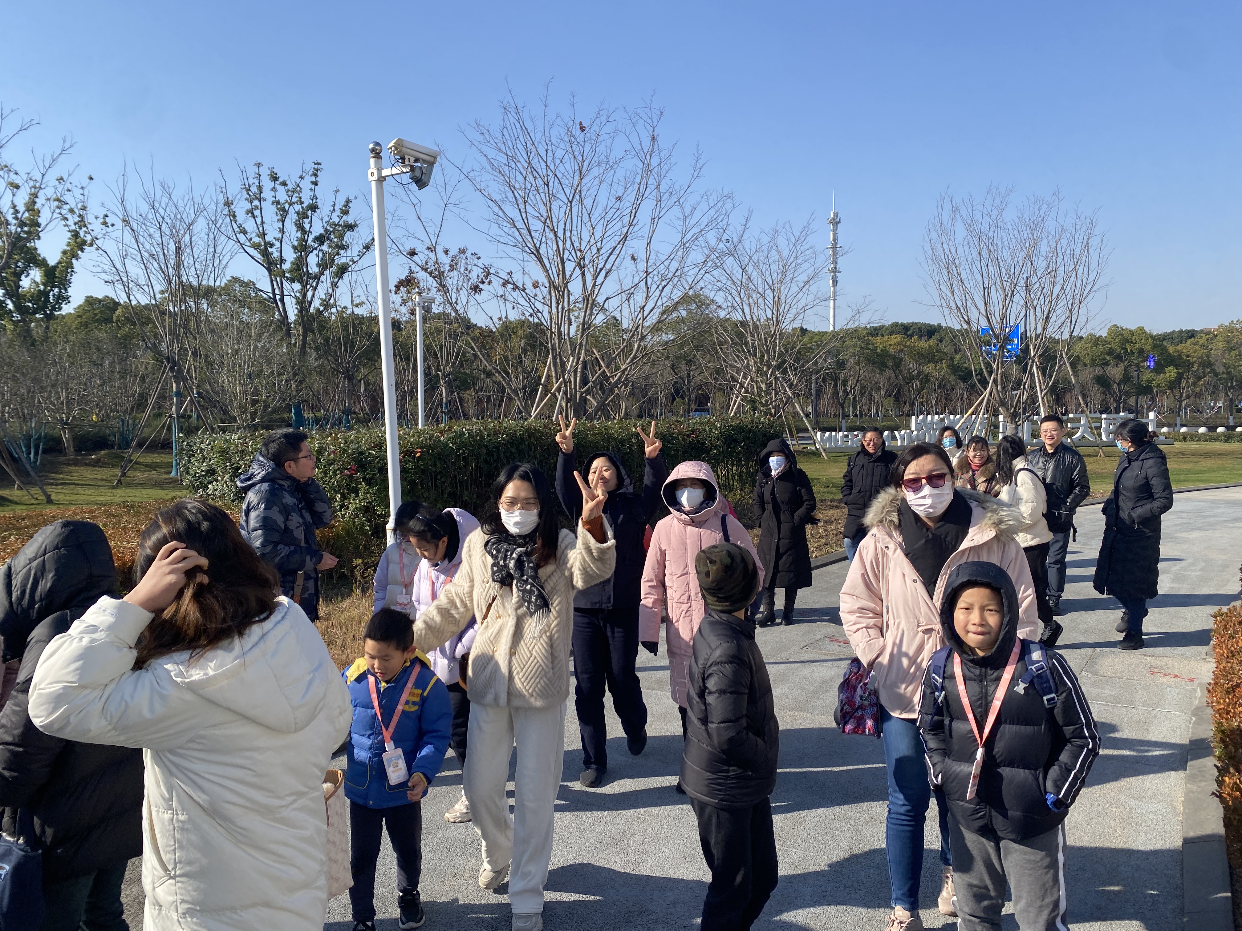 1702884341-健步走2.jpg