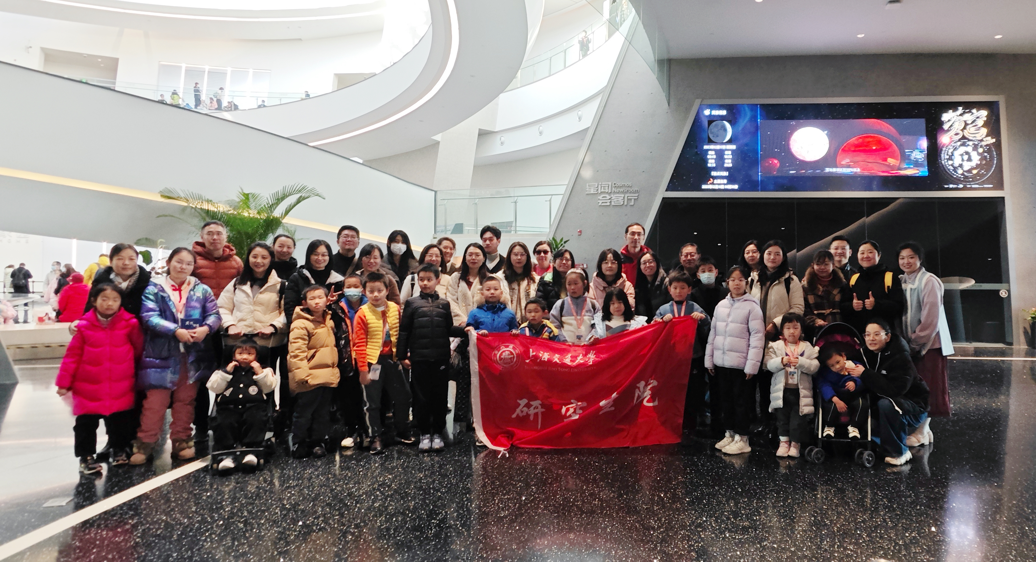 1702884408-合影1.jpg