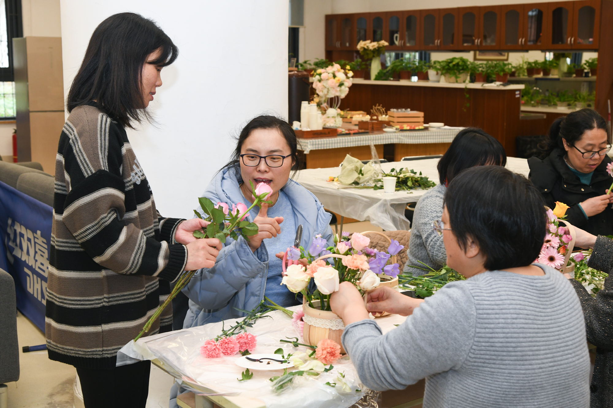 1709790690-插花活动-3(缩）.jpg