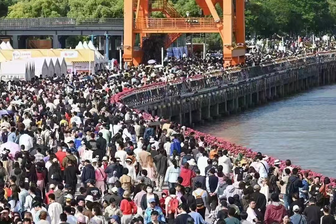 1715045279-人流1.jpg