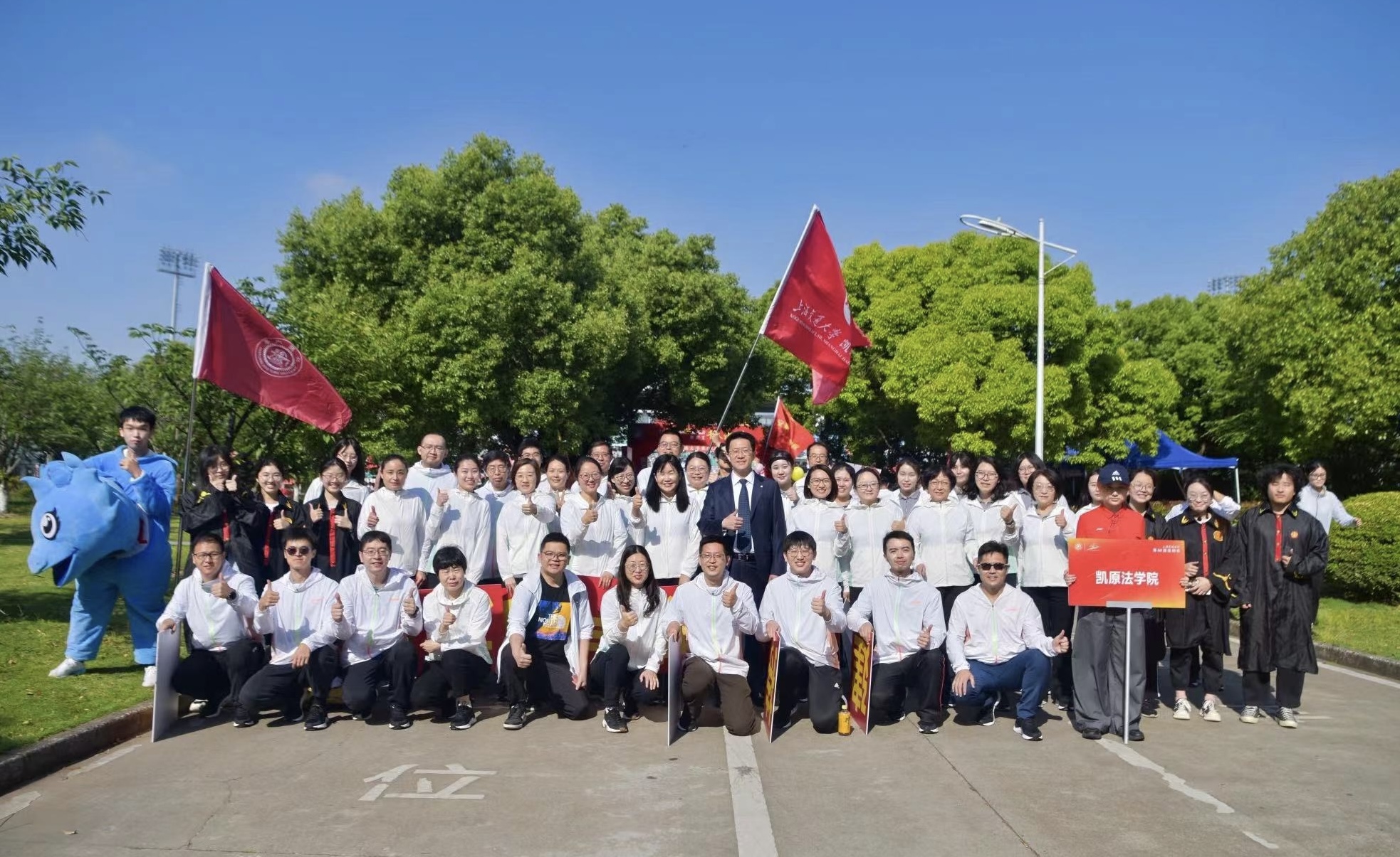 1716186035-大合影.jpg