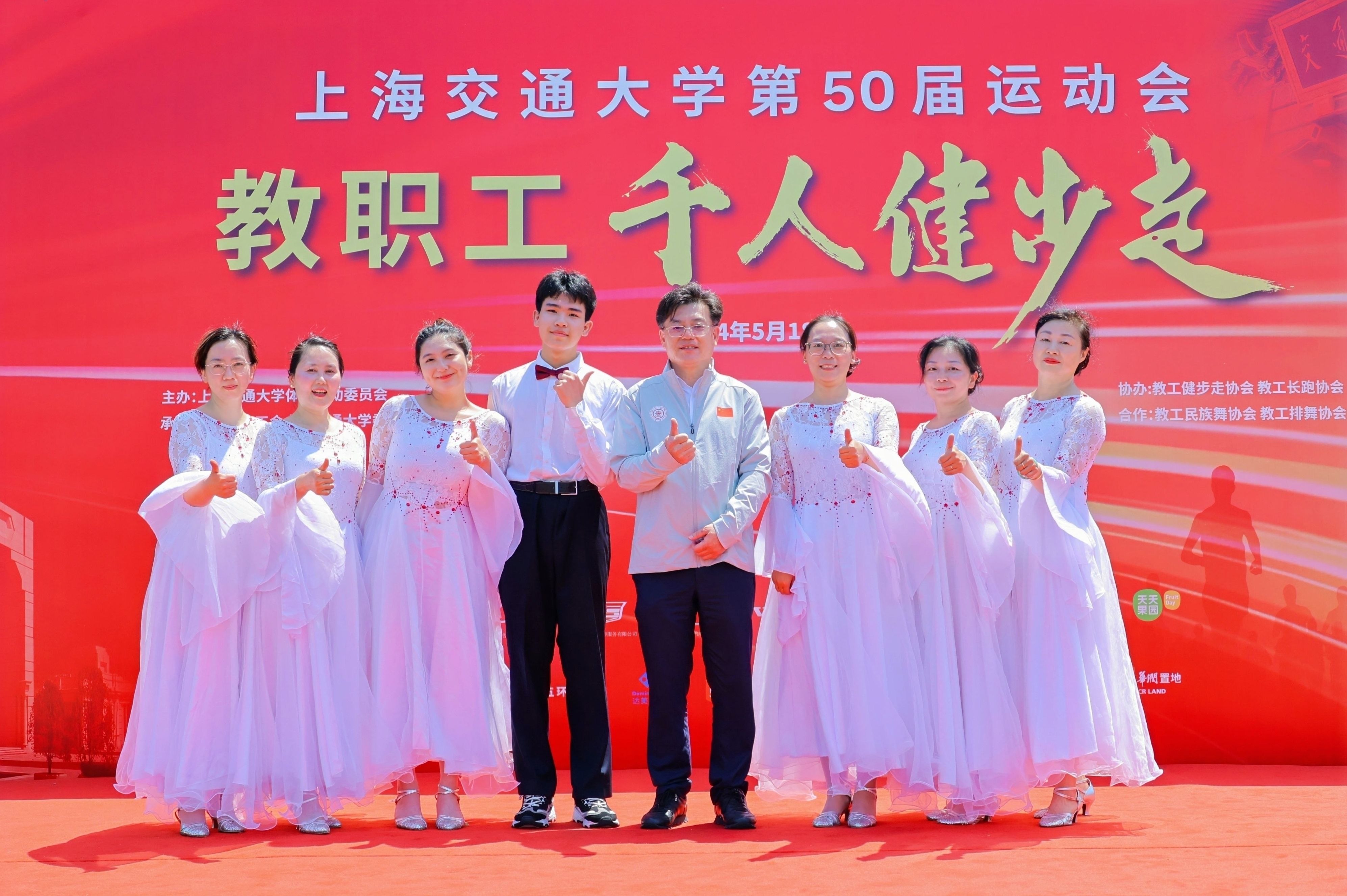 1717402218-000排舞点赞.jpg