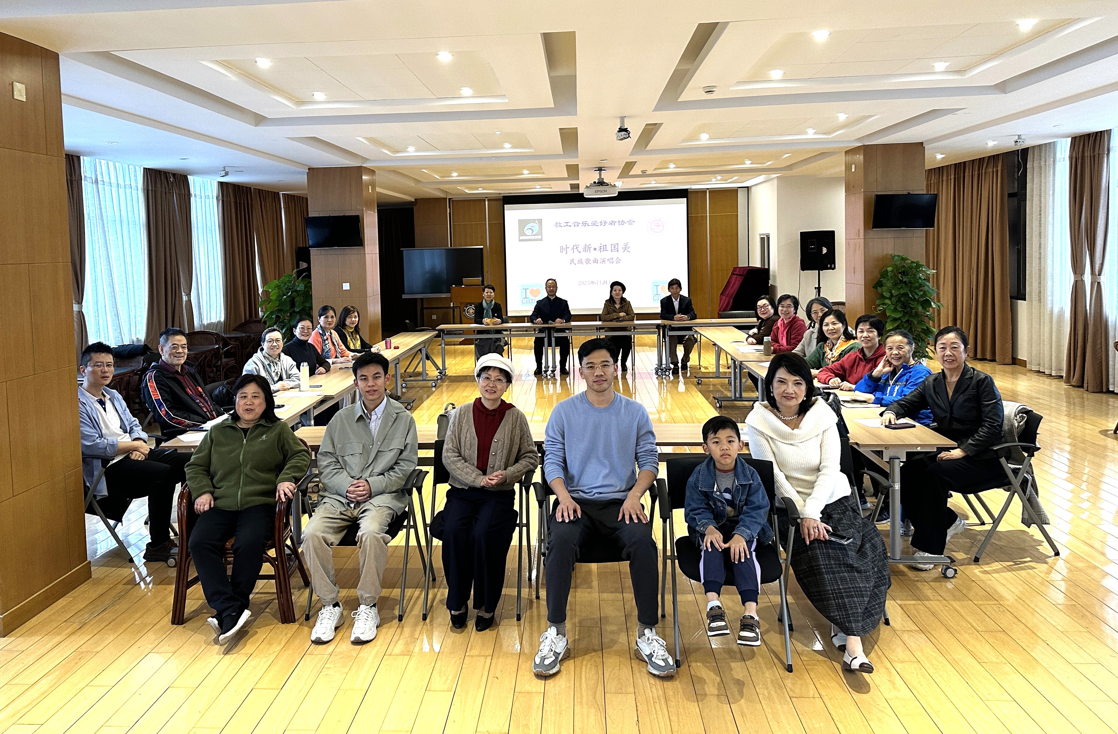 1731894086-1731893836-合影.jpg