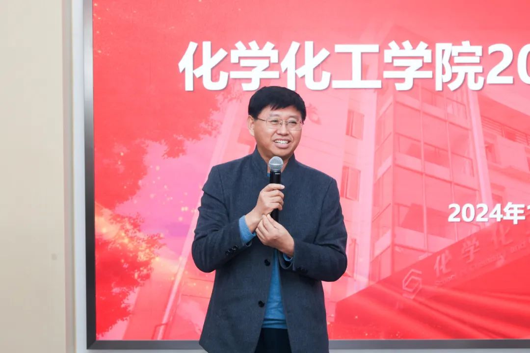1740552764-专家8.jpg