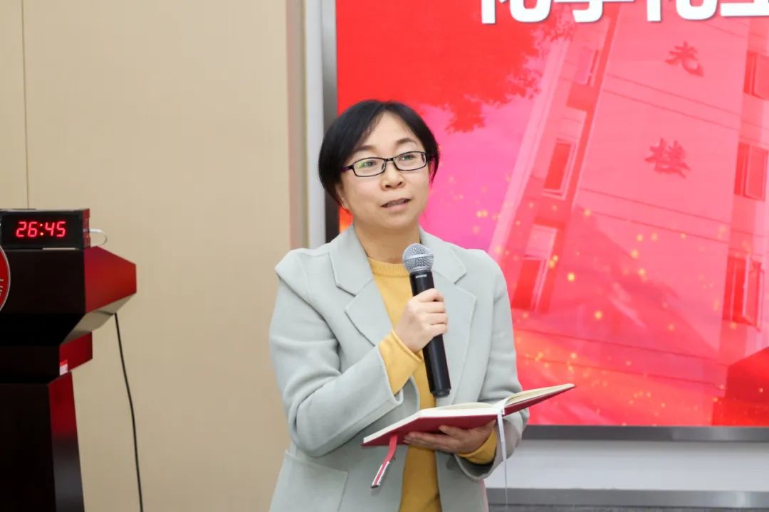 1740552775-专家9.jpg
