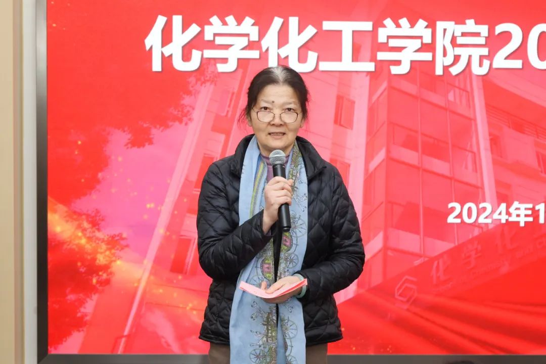1740552786-专家10.jpg