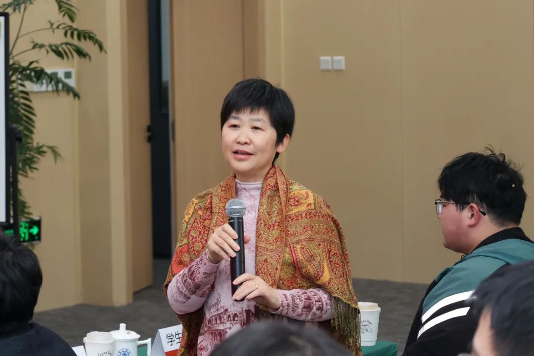 1740552799-专家11.jpg