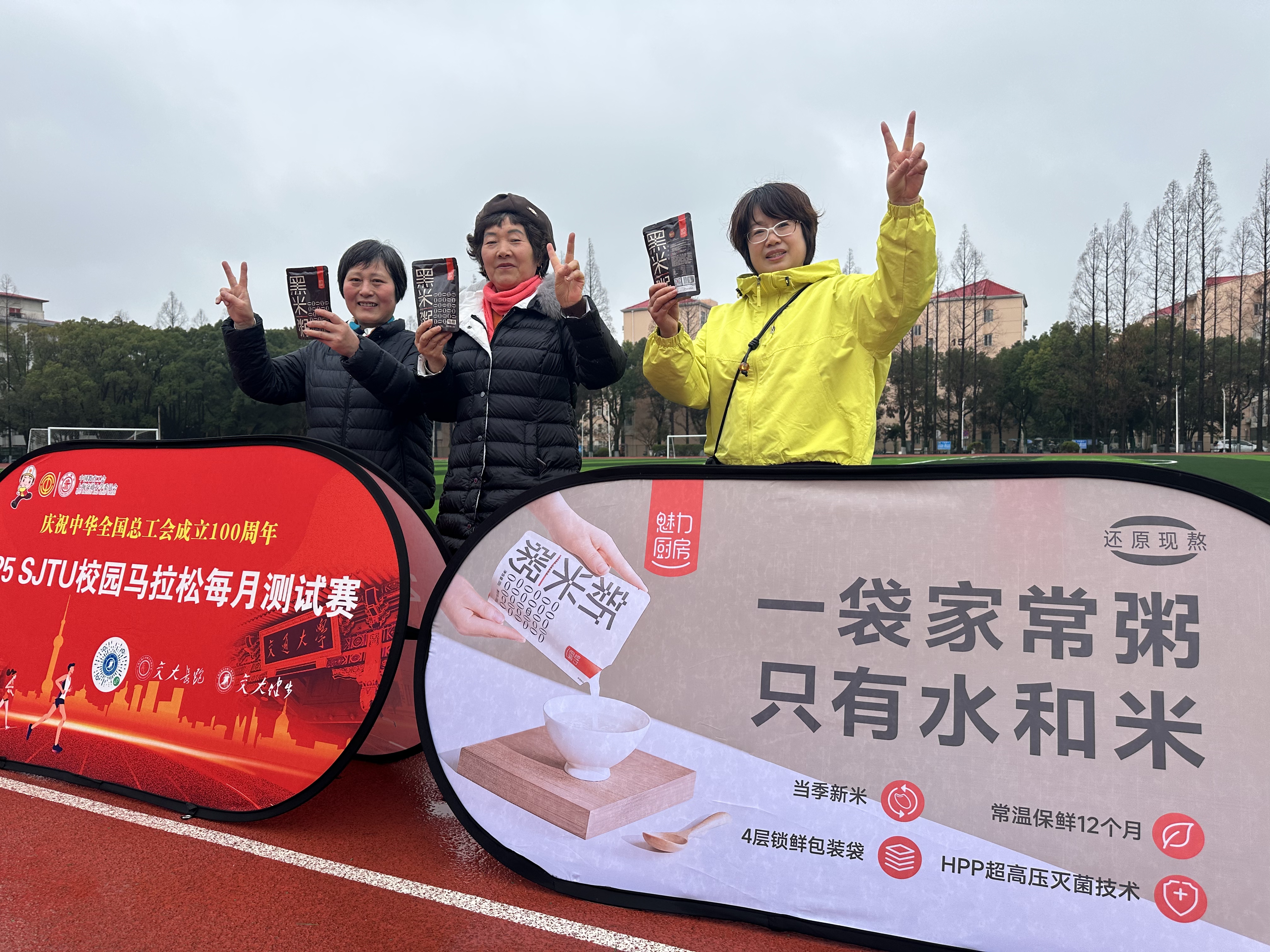 1741769086-合影005.jpg