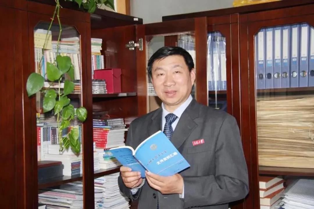 贾金平：不忘初心，做好教职工的“贴心人”