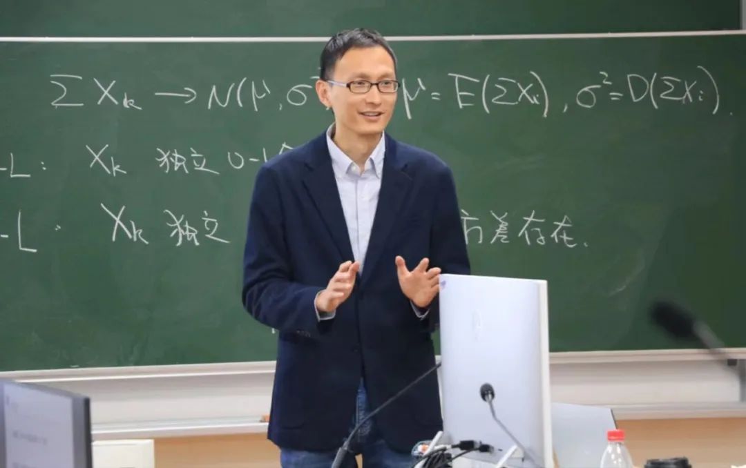 李松挺：与学生一同“品茶”